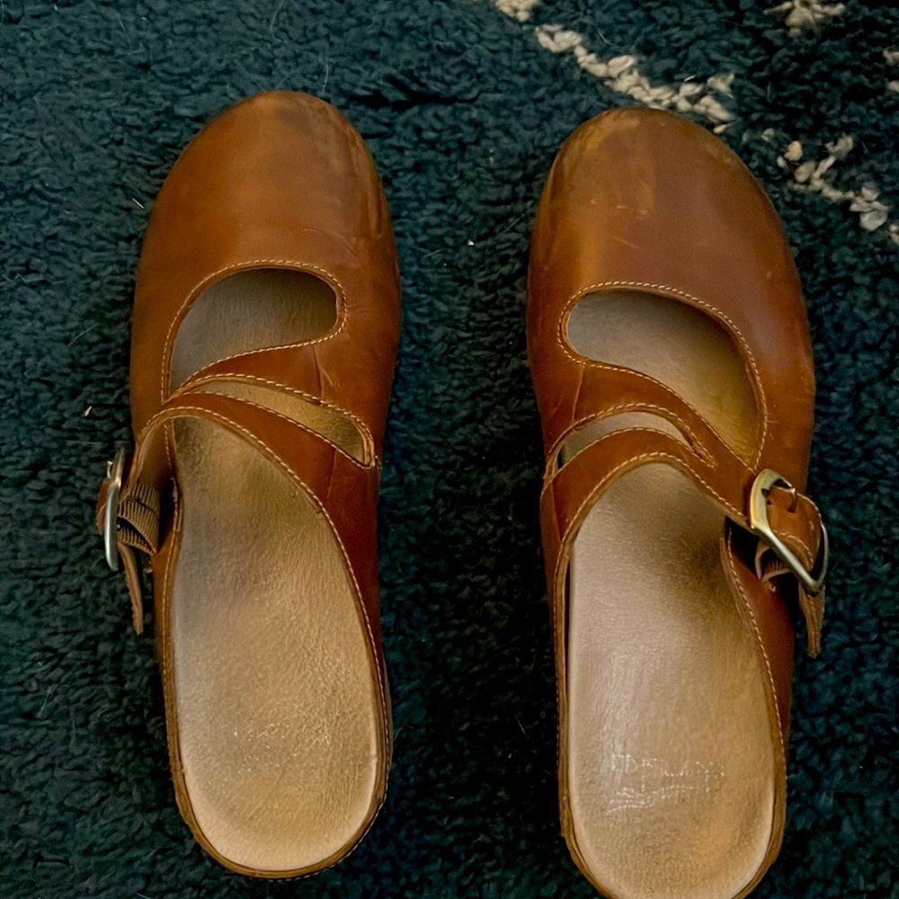 Dansko Medium Brown Clogs. Size 8.5-9